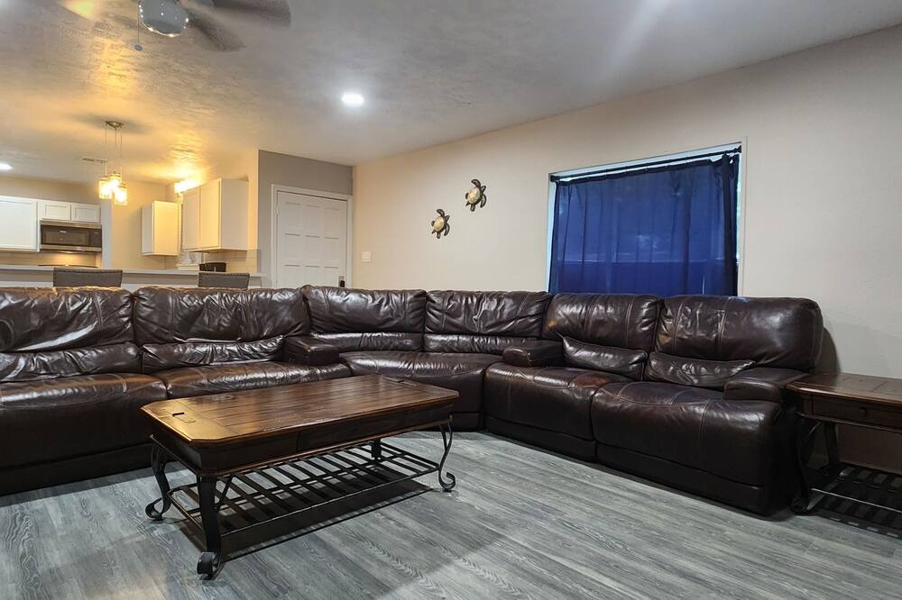 Photo of Livingroom in Orange
