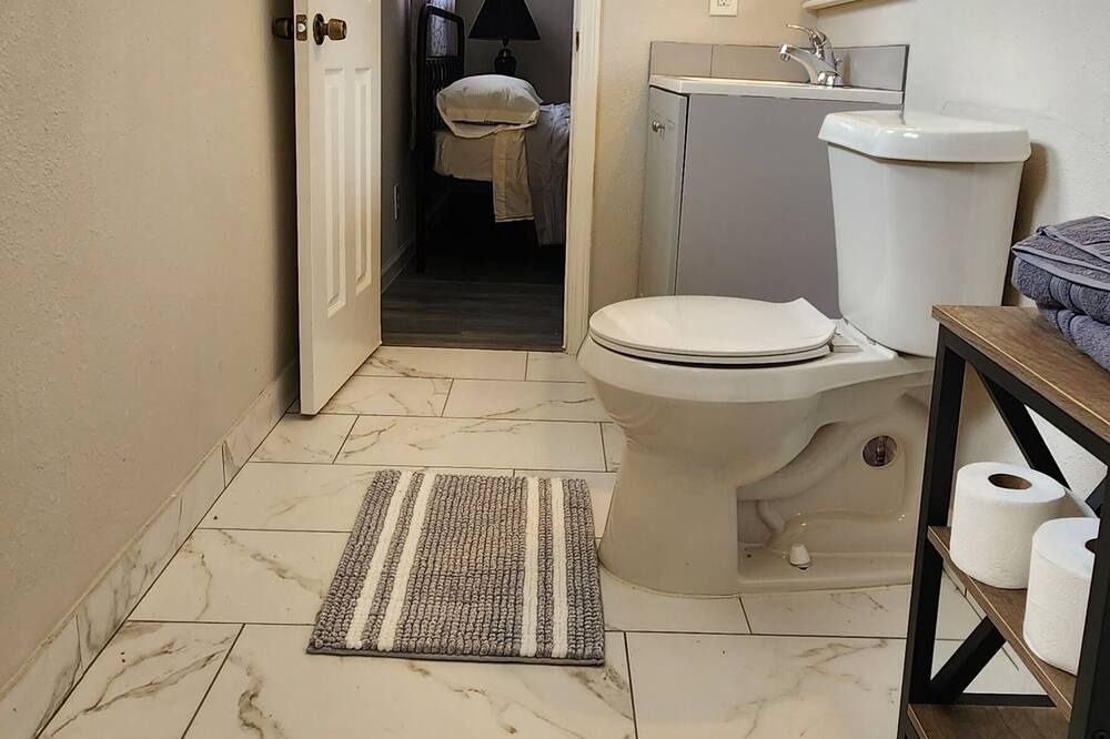 Photo of Bathroom in Orange