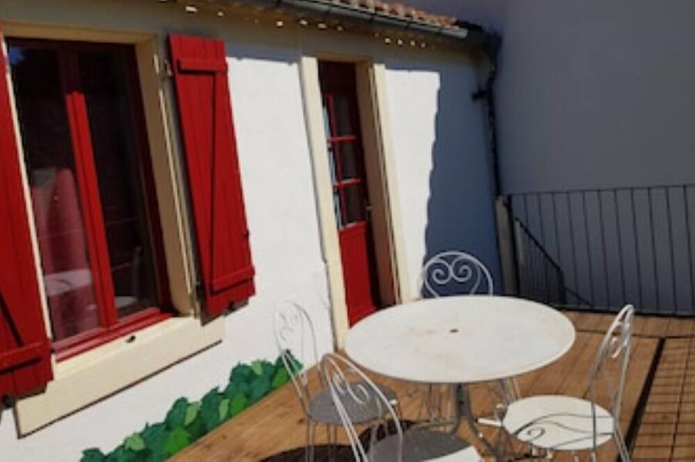 Photo of Outdoor in Pomas