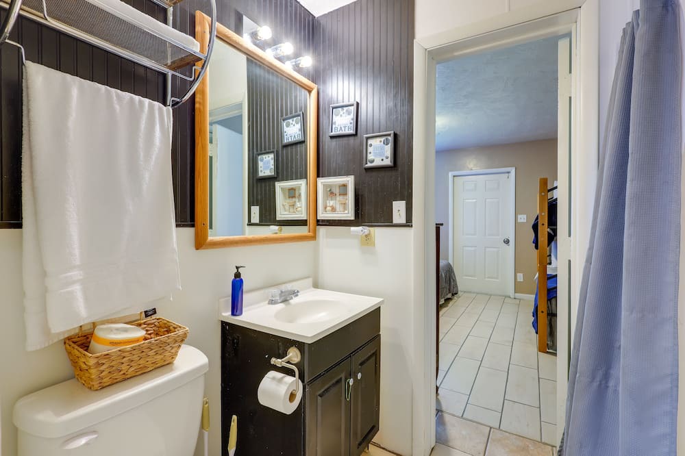 Photo of Bathroom in Shelley