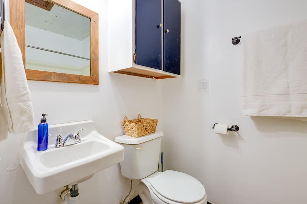 Photo of Bathroom in Shelley