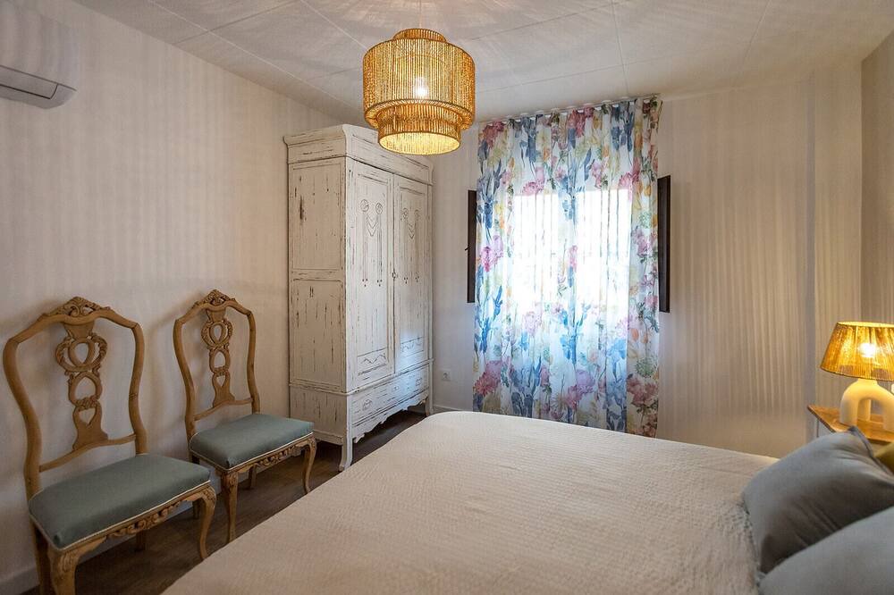 Photo of Bedroom in Tivenys