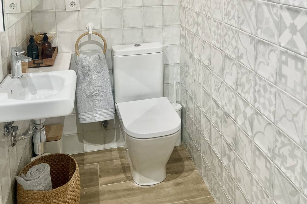 Photo of Bathroom in Tivenys