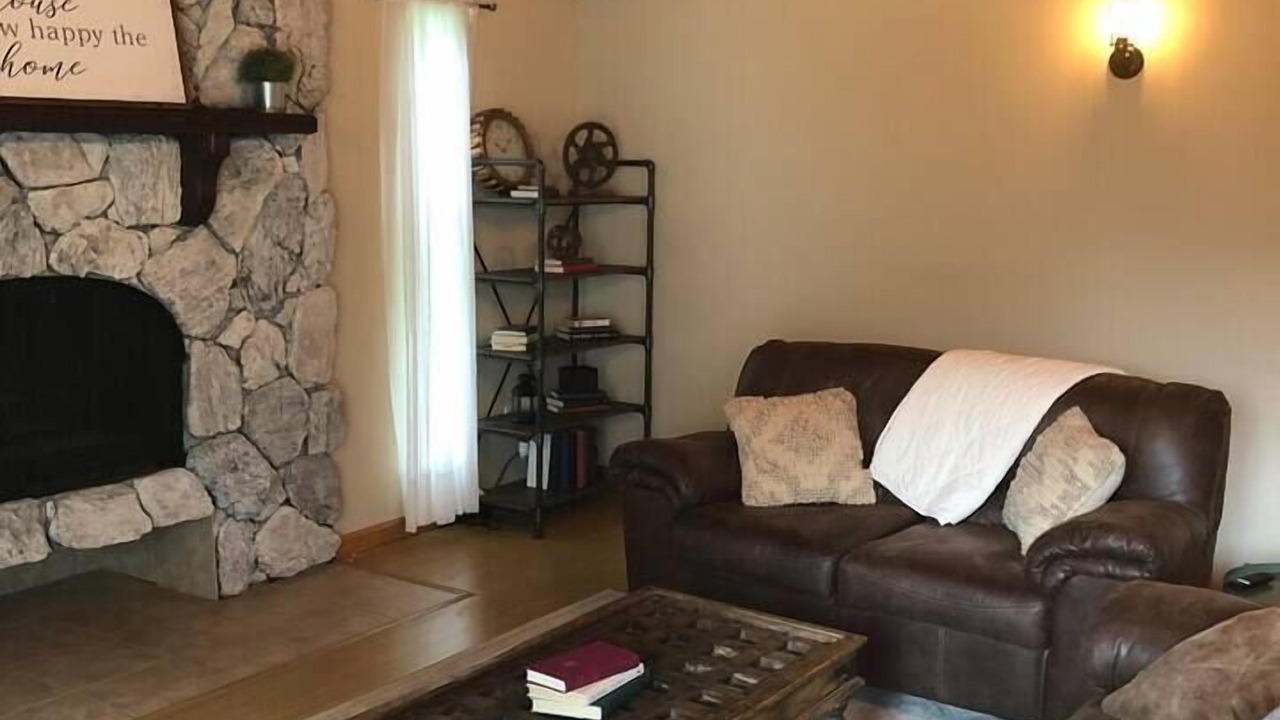 Photo of Livingroom in Sterling Heights