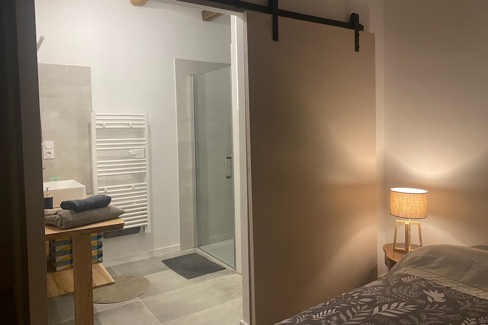 Photo of Bathroom in Le Val-d'Esnoms