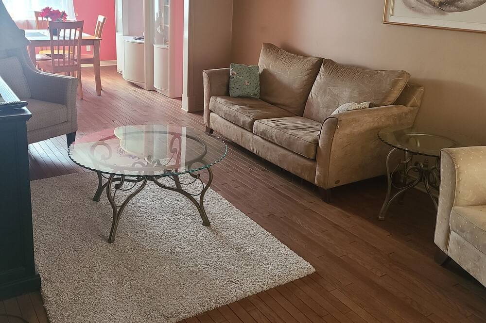 Photo of Livingroom in Ottawa Division