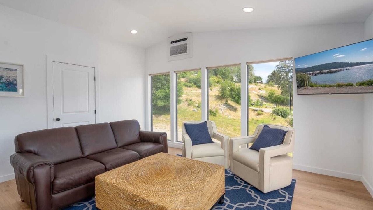 Photo of Livingroom in Bayview