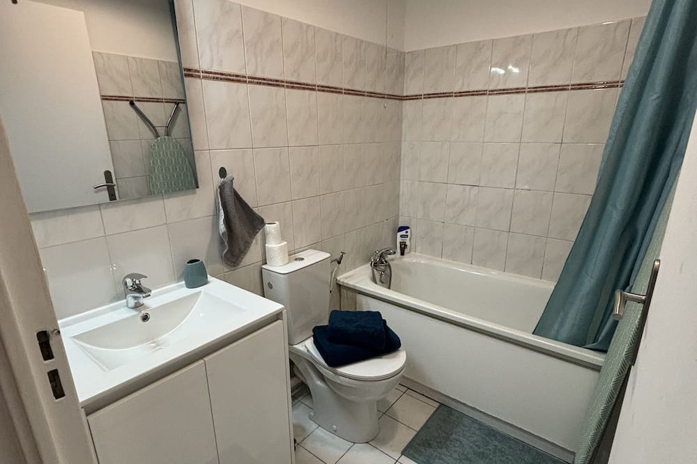 Photo of Bathroom in Dammarie Les Lys