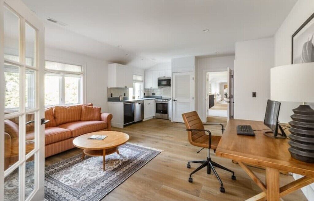 Photo of Livingroom in Lexington