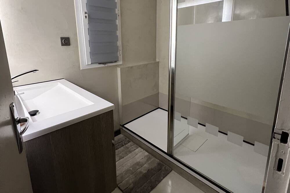 Photo of Bathroom in Castres