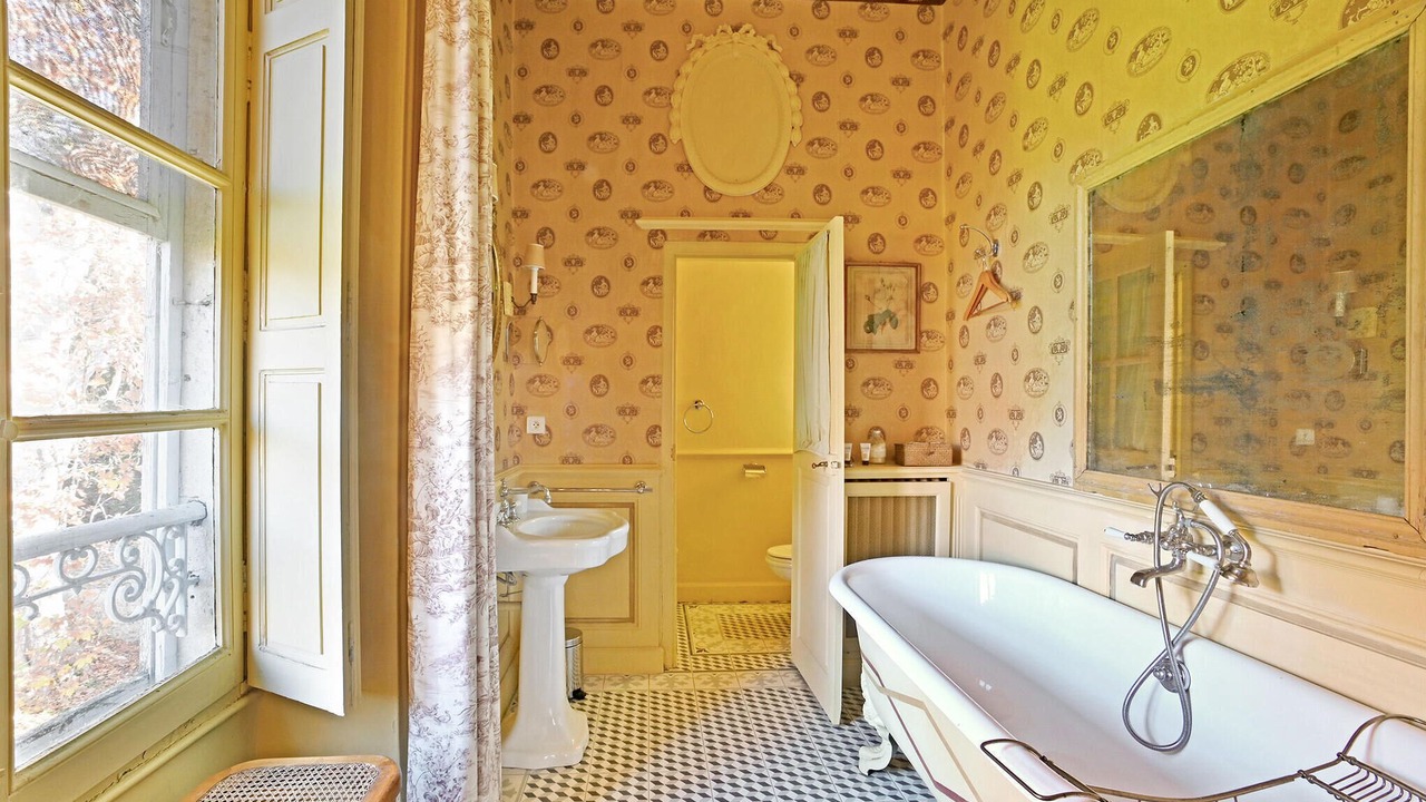 Photo of Bathroom in Junas