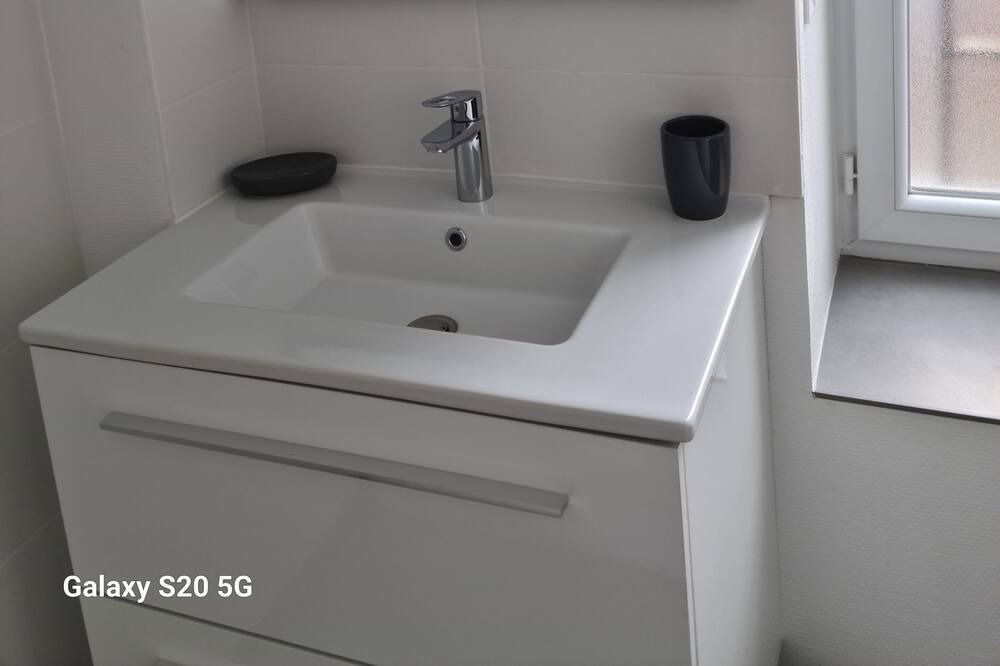 Photo of Bathroom in Bleneau