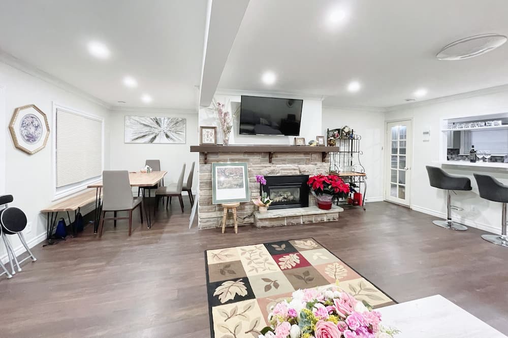 Photo of Livingroom in Innisfil