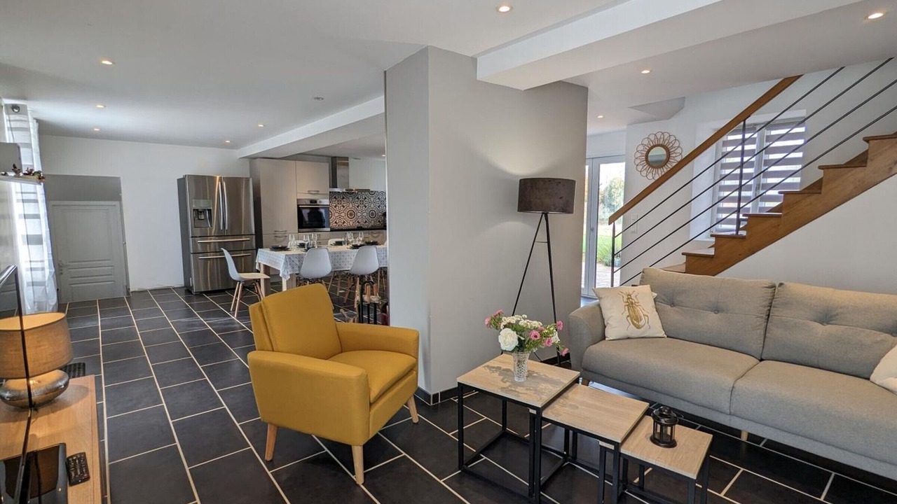 Photo of Others in Esse