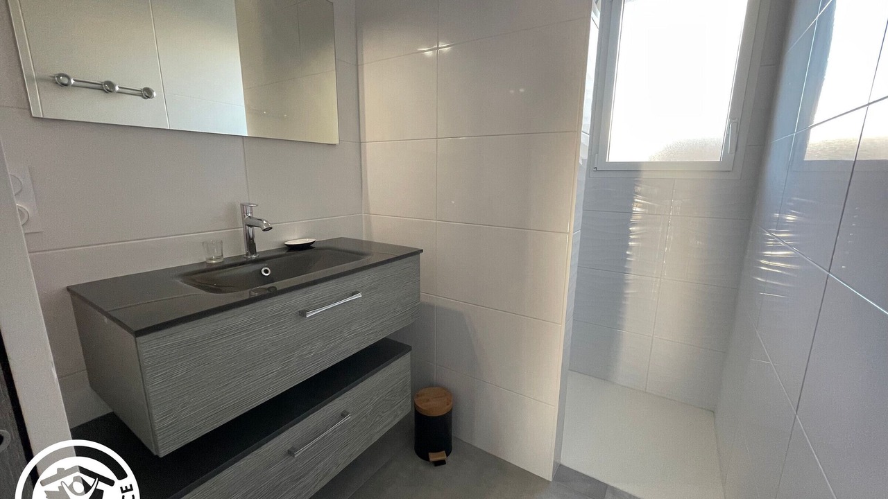 Photo of Bathroom in Saint-Vincent-sur-Jard