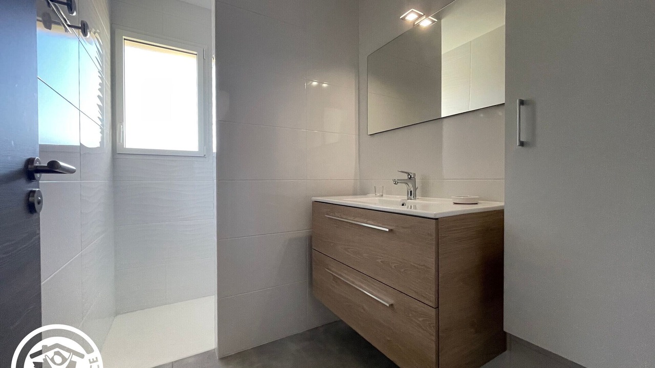 Photo of Bathroom in Saint-Vincent-sur-Jard