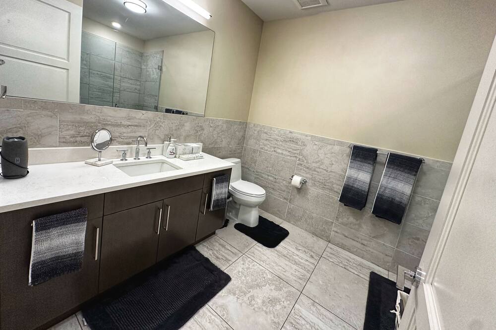 Photo of Bathroom in Edgewater
