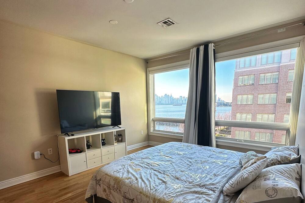 Photo of Bedroom in Edgewater