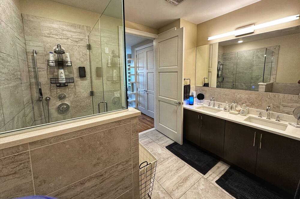 Photo of Bathroom in Edgewater
