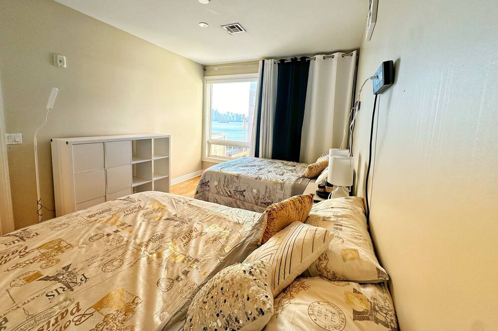 Photo of Bedroom in Edgewater