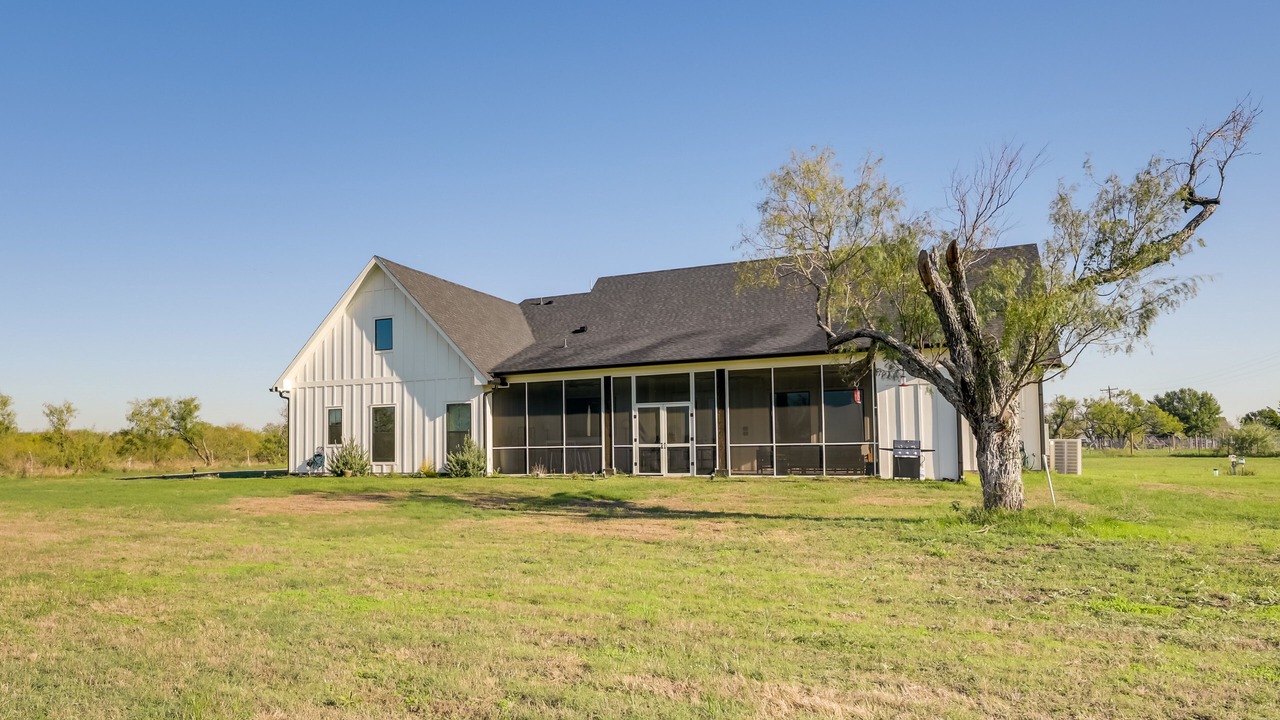 Photo of Outdoor in Manor