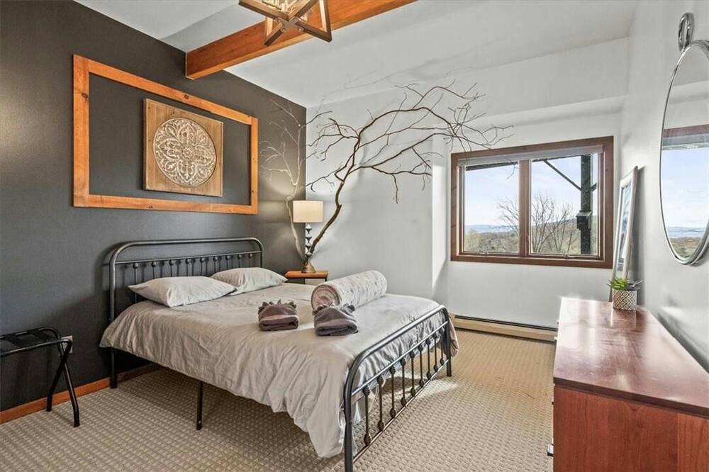 Photo of Bedroom in Bristol Hills