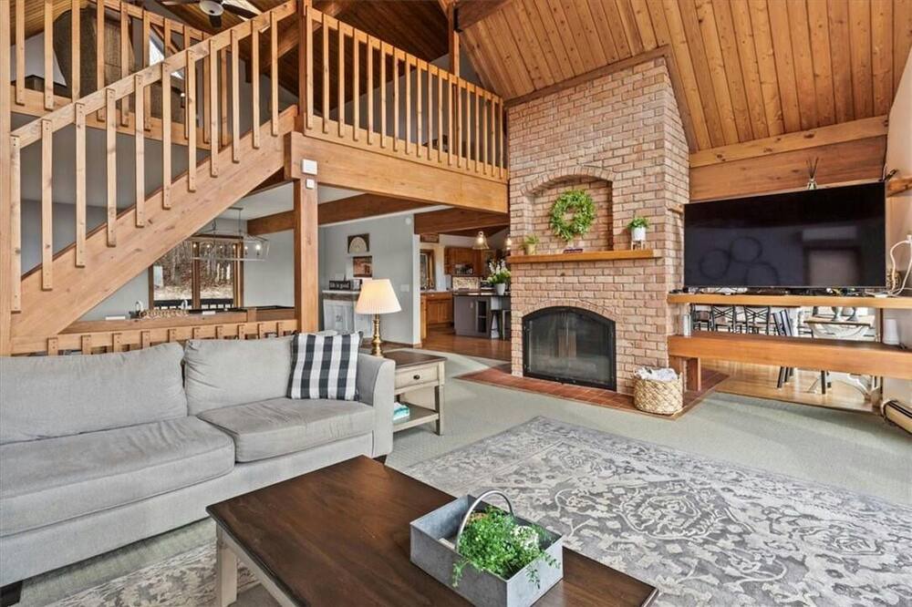 Photo of Livingroom in Bristol Hills