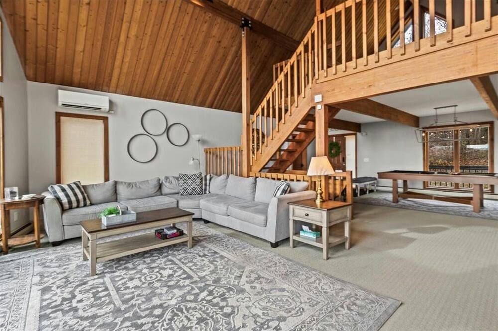 Photo of Livingroom in Bristol Hills