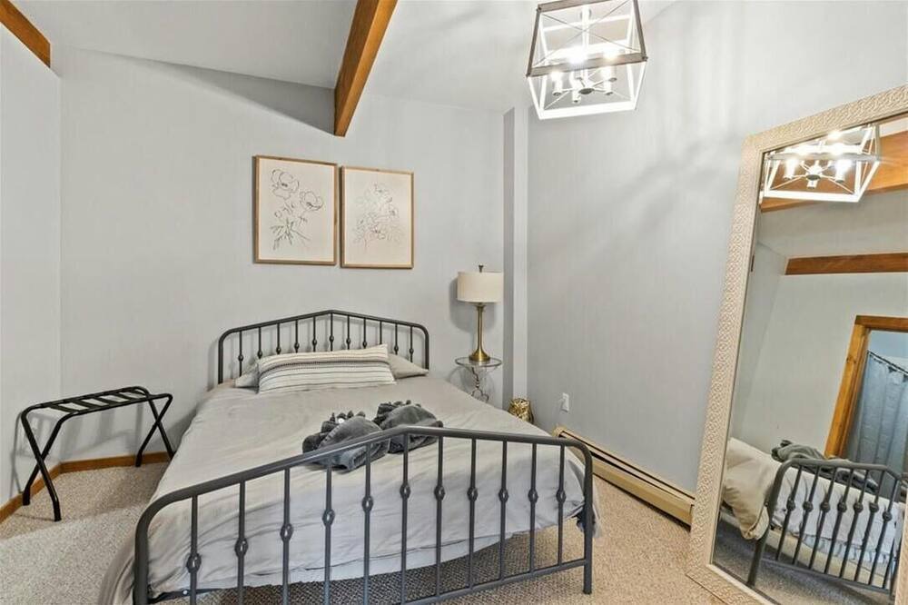Photo of Bedroom in Bristol Hills