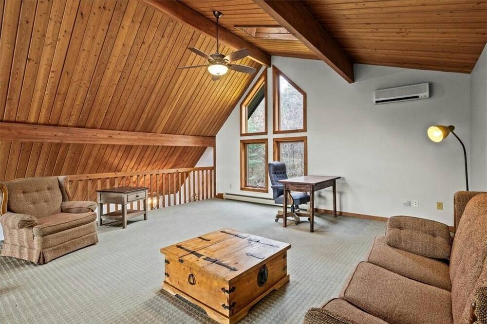 Photo of Livingroom in Bristol Hills