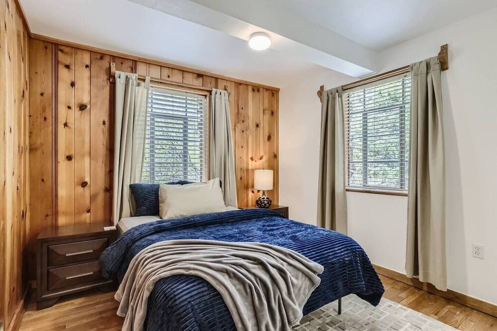 Photo of Bedroom in Idaho Springs