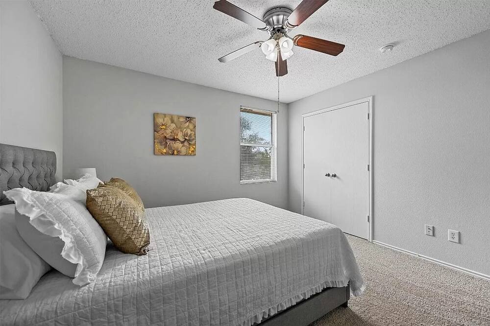 Photo of Bedroom in Justin