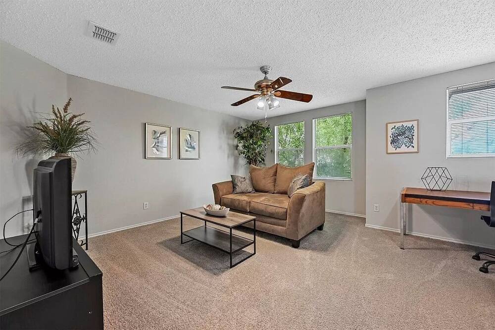 Photo of Livingroom in Justin
