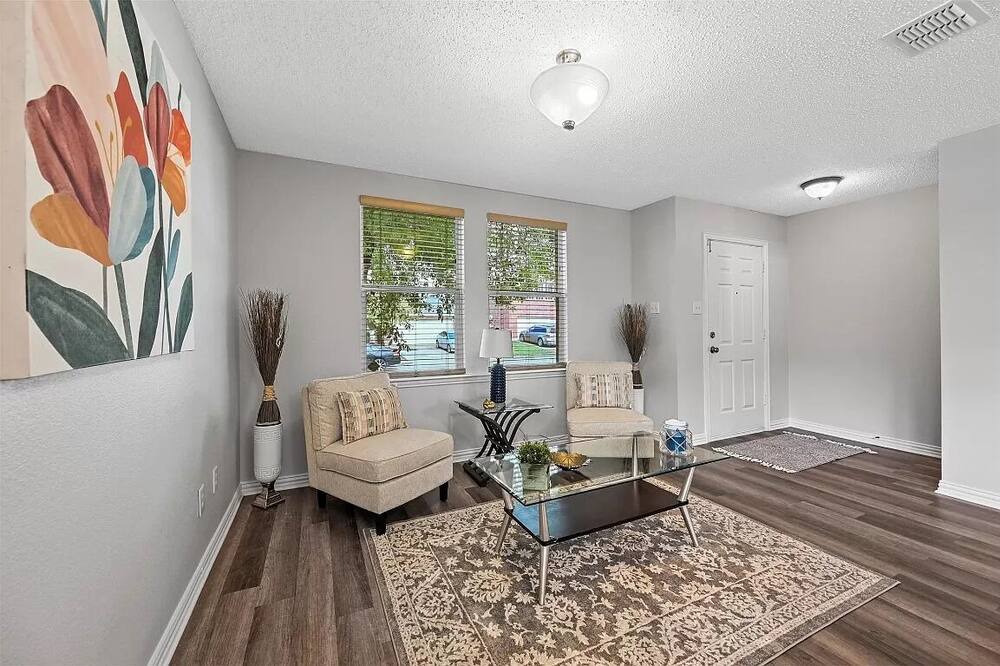 Photo of Livingroom in Justin