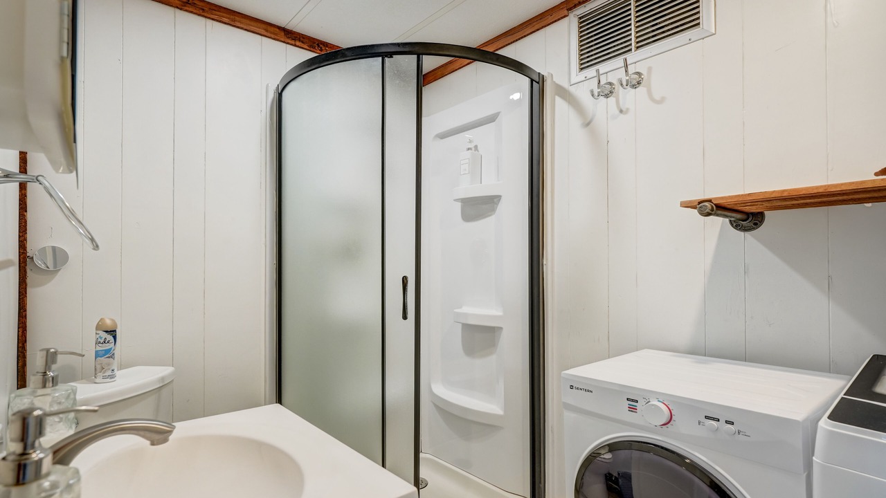 Photo of Bathroom in Larkspur