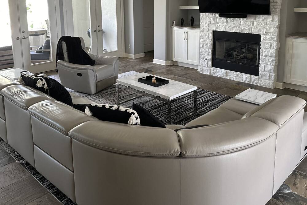 Photo of Livingroom in Spring