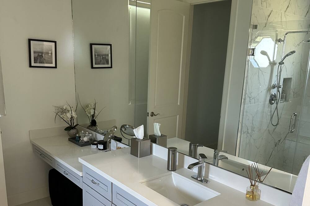 Photo of Bathroom in Spring