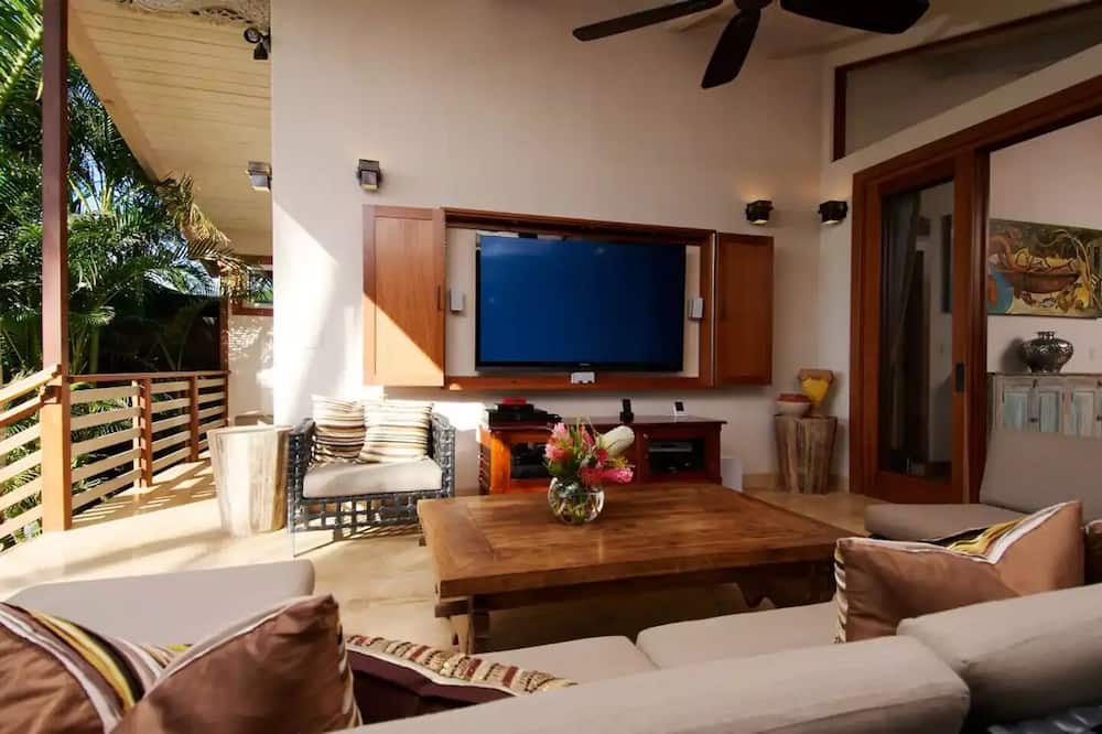 Photo of Livingroom in Paia