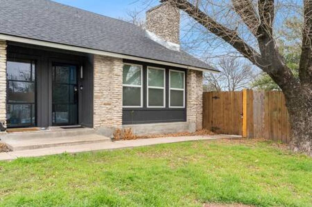 Photo of Outdoor in McNeil