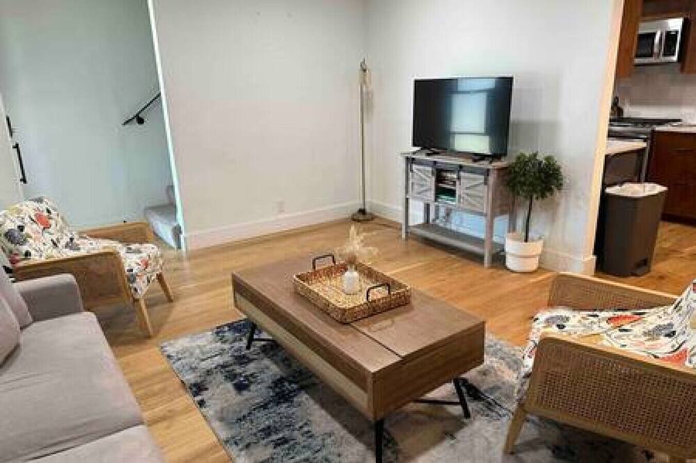 Photo of Livingroom in McNeil