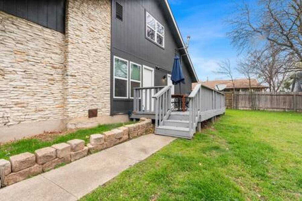 Photo of Outdoor in McNeil