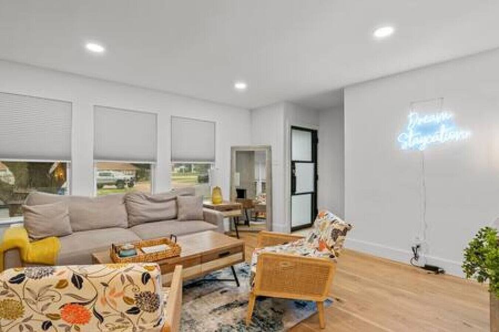 Photo of Livingroom in McNeil