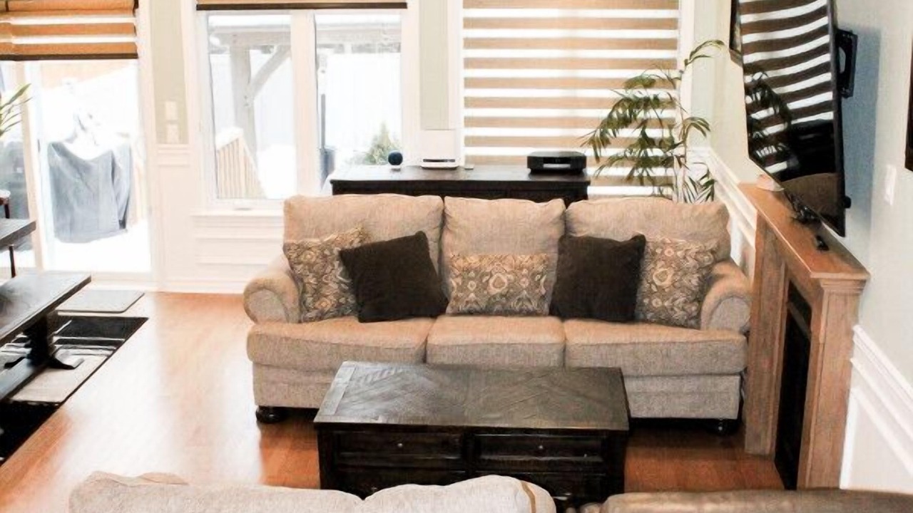 Photo of Livingroom in Amherstview