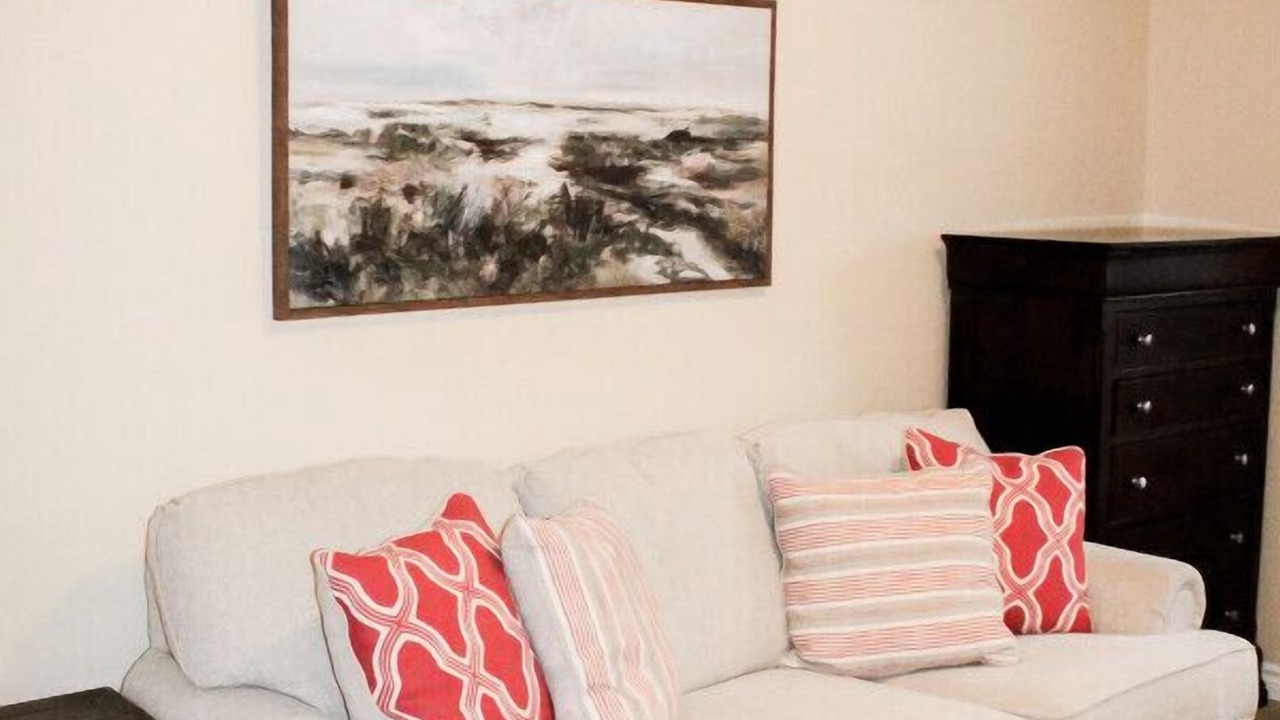 Photo of Livingroom in Amherstview