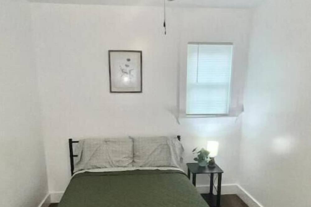 Photo of Bedroom in Albertville