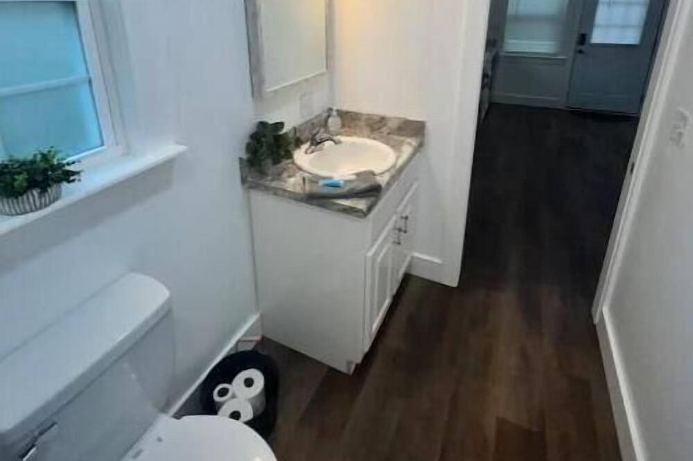 Photo of Bathroom in Albertville
