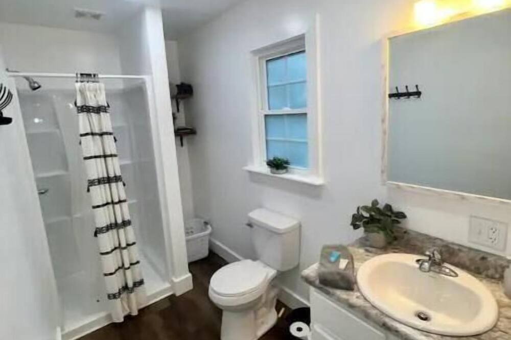 Photo of Bathroom in Albertville