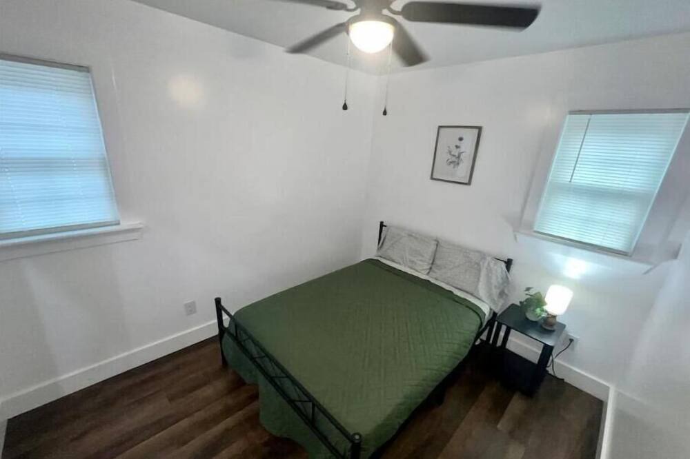 Photo of Bedroom in Albertville