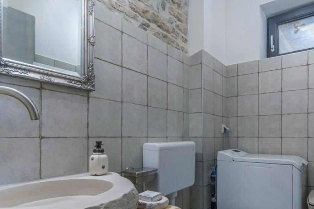 Photo of Bathroom in Prodol
