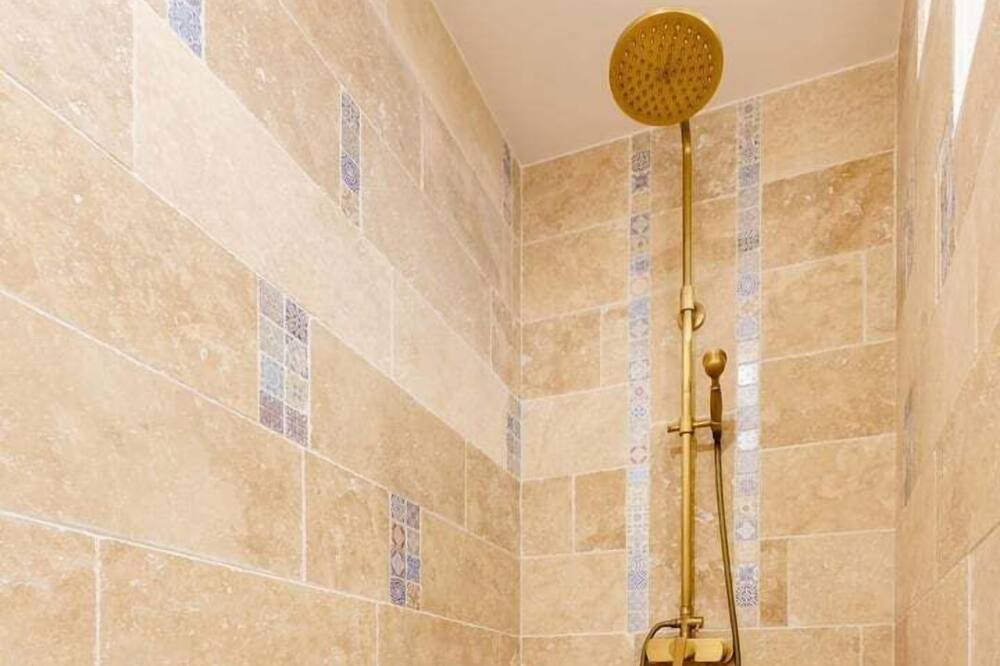 Photo of Bathroom in Saint-Etienne-au-Mont